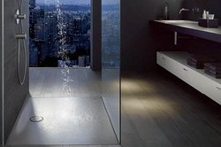 Die bodengleiche Dusche vereint Design und Komfort im Bad - Eine bodengleiche Dusche ist elegant, bietet viel Komfort und lässt jedes Bad großzügig erscheinen. Für die Gestaltung einer ebenerdigen Dusche gibt es vielseitige Möglichkeiten. 